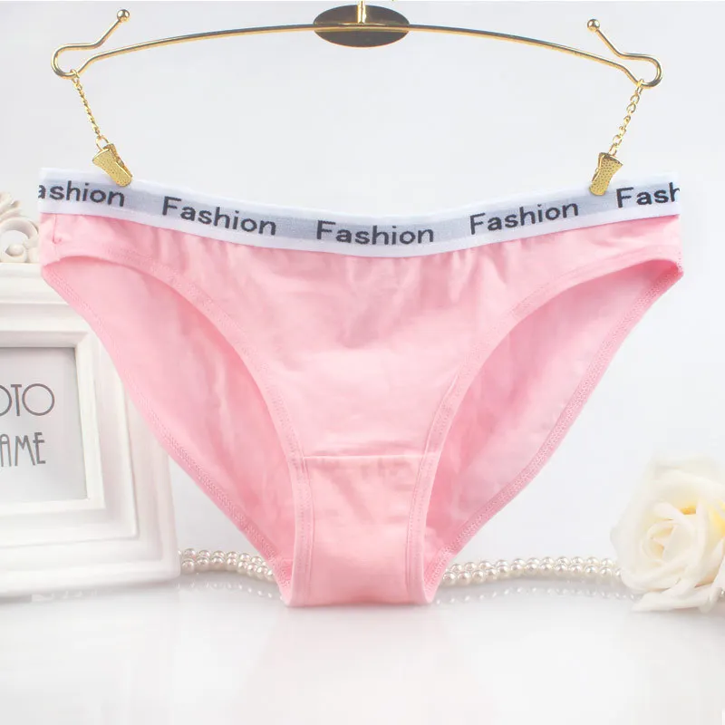 

Foreign Trade Source Pure Cotton Ladies 'underwear Wrapped In Hip Briefs Letter Wide Edge Pure Color Underwear Female