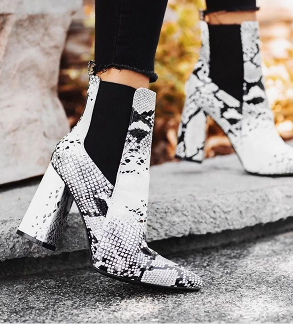 Женские ботильоны на толстом каблуке ботинки высоком со змеиным принтом и