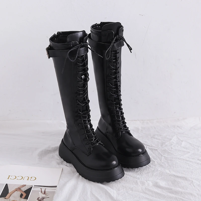 Женские высокие сапоги из лакированной кожи белые и красные непромокаемые до