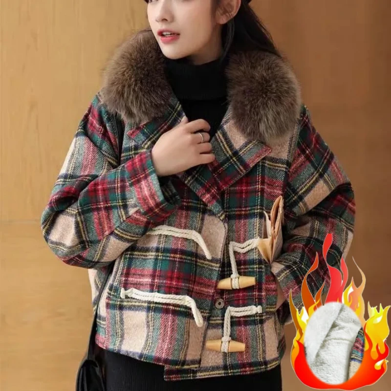 

2022 new S-4XL women's top plaid fleece short coat Autumn/winter new thickened warm horn button coat