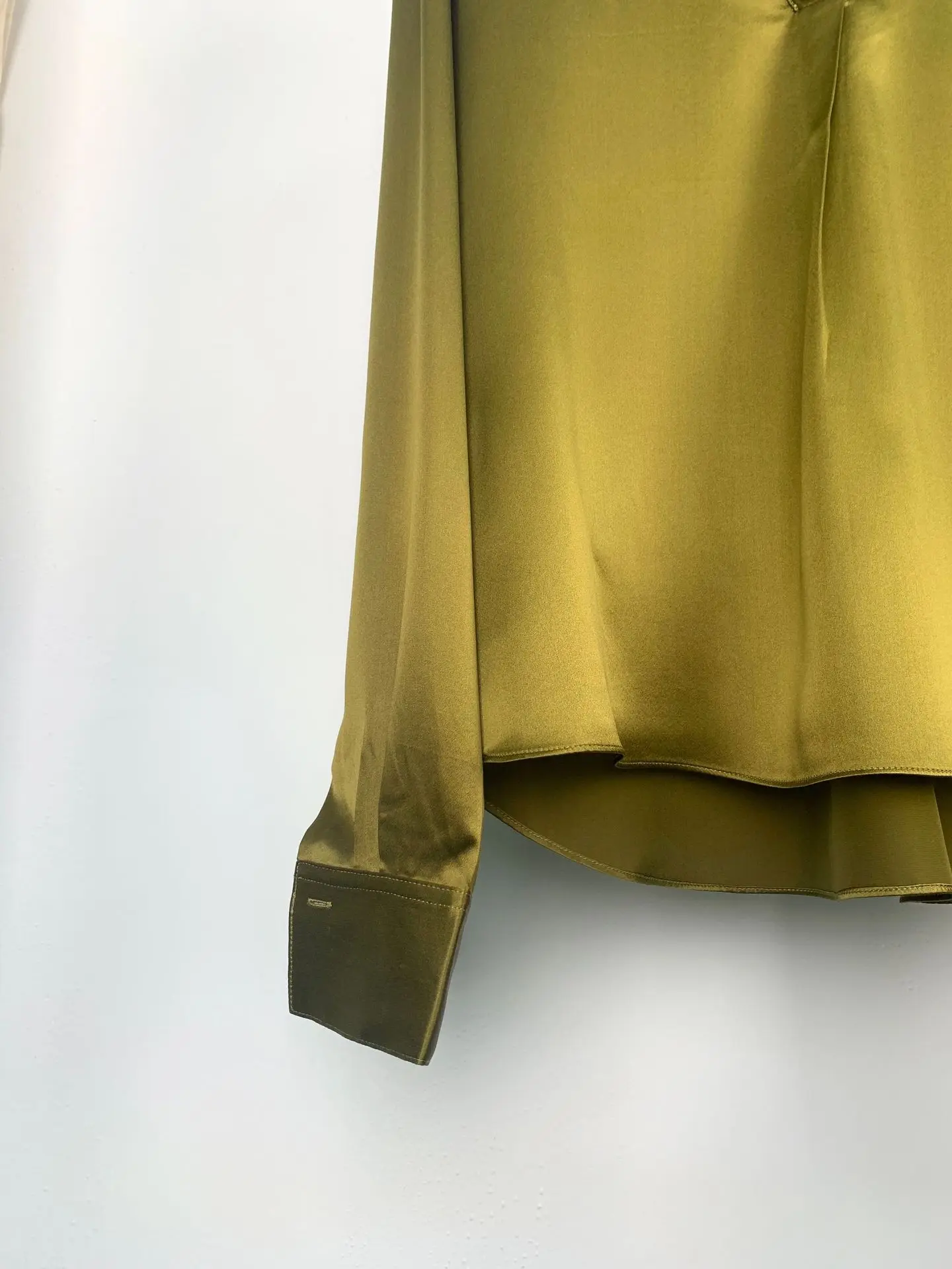 

High End Women's Silk Shirt Folding V-neck Pullover Design Shirt Lady Commuter Versatile Shirt