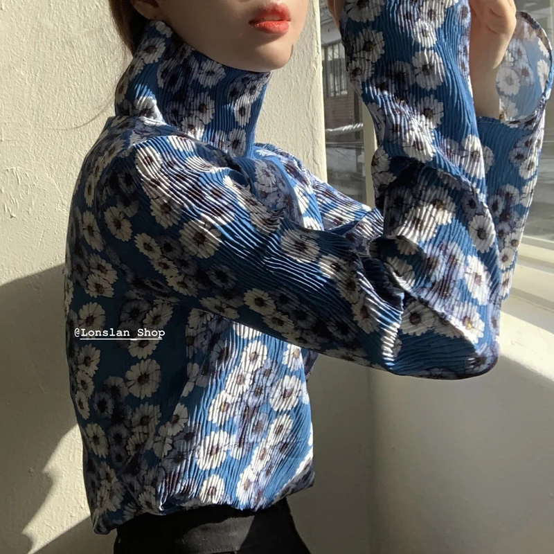 

Early Spring 2021 New Blue Background Daisy Folds High-neck Bottoming Tops Women Blouses T Shirt Women Blusas Camisas De Mujer
