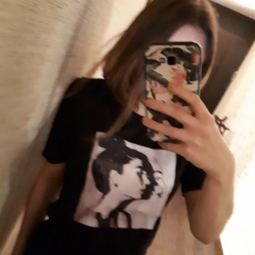 Женская хлопковая футболка с короткими рукавами и круглым вырезом облегающая