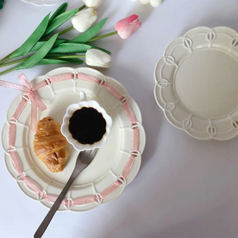 

1PCS European vintage cream lace ceramics plate Pink lace design Simple Household Steak dessert samll plate kitchen accessories