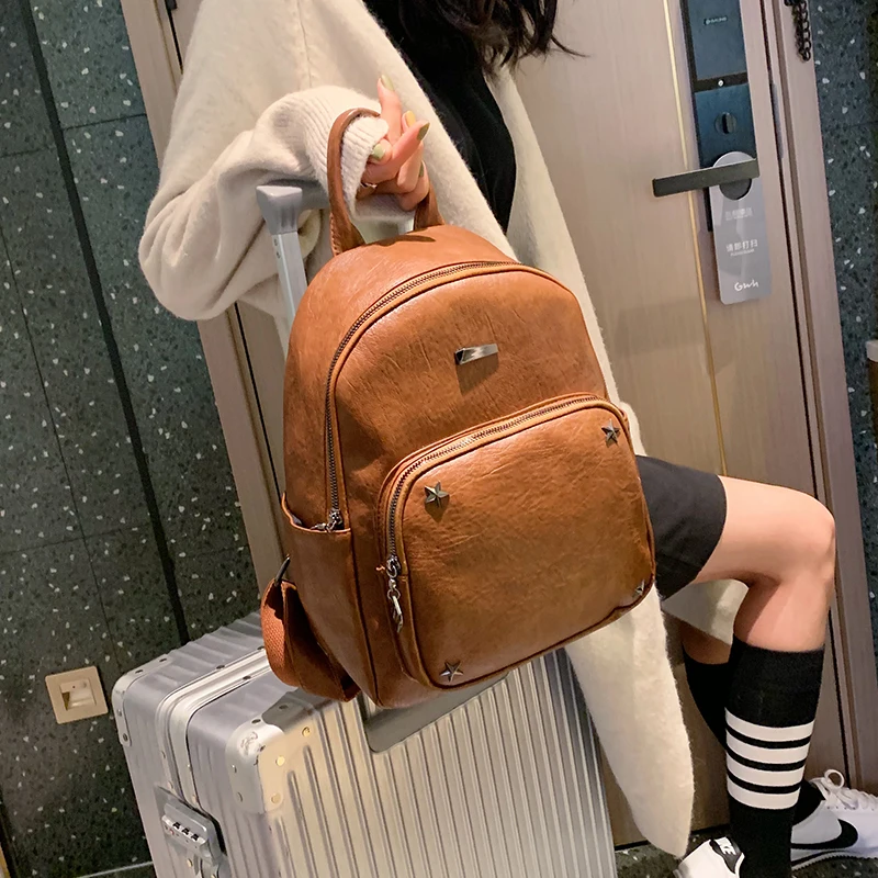 Трендовый рюкзак из искусственной кожи с заклепками для женщин Классическая