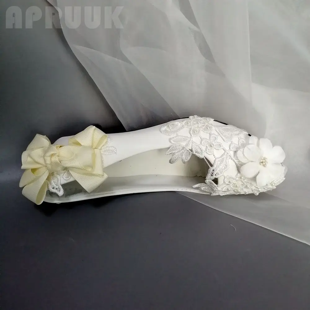 

Женские свадебные туфли с жемчугом и кружевом