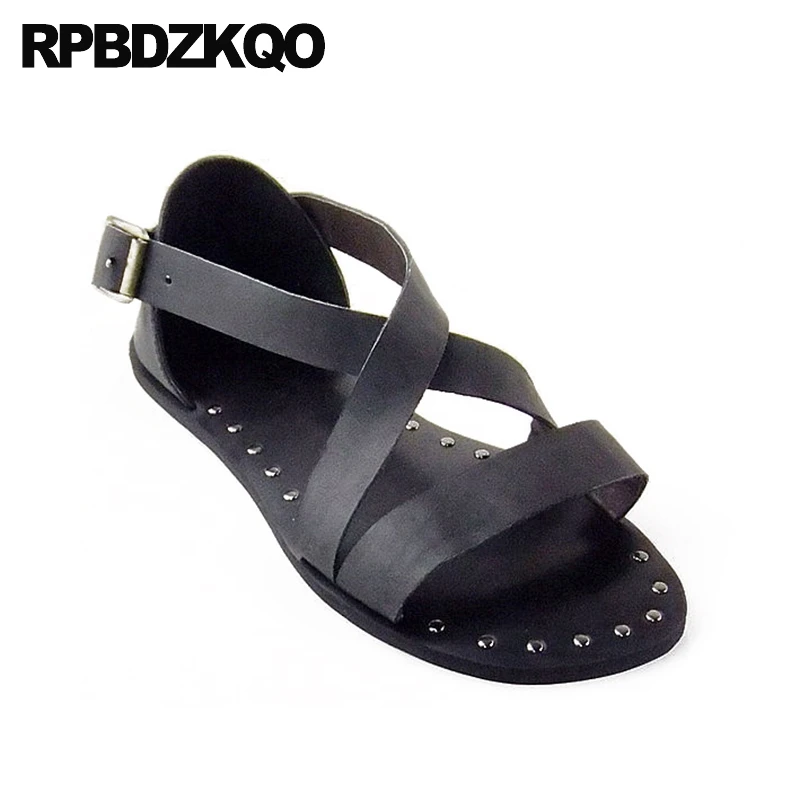 Туфли мужские в итальянском стиле плоская подошва с заклепками модные