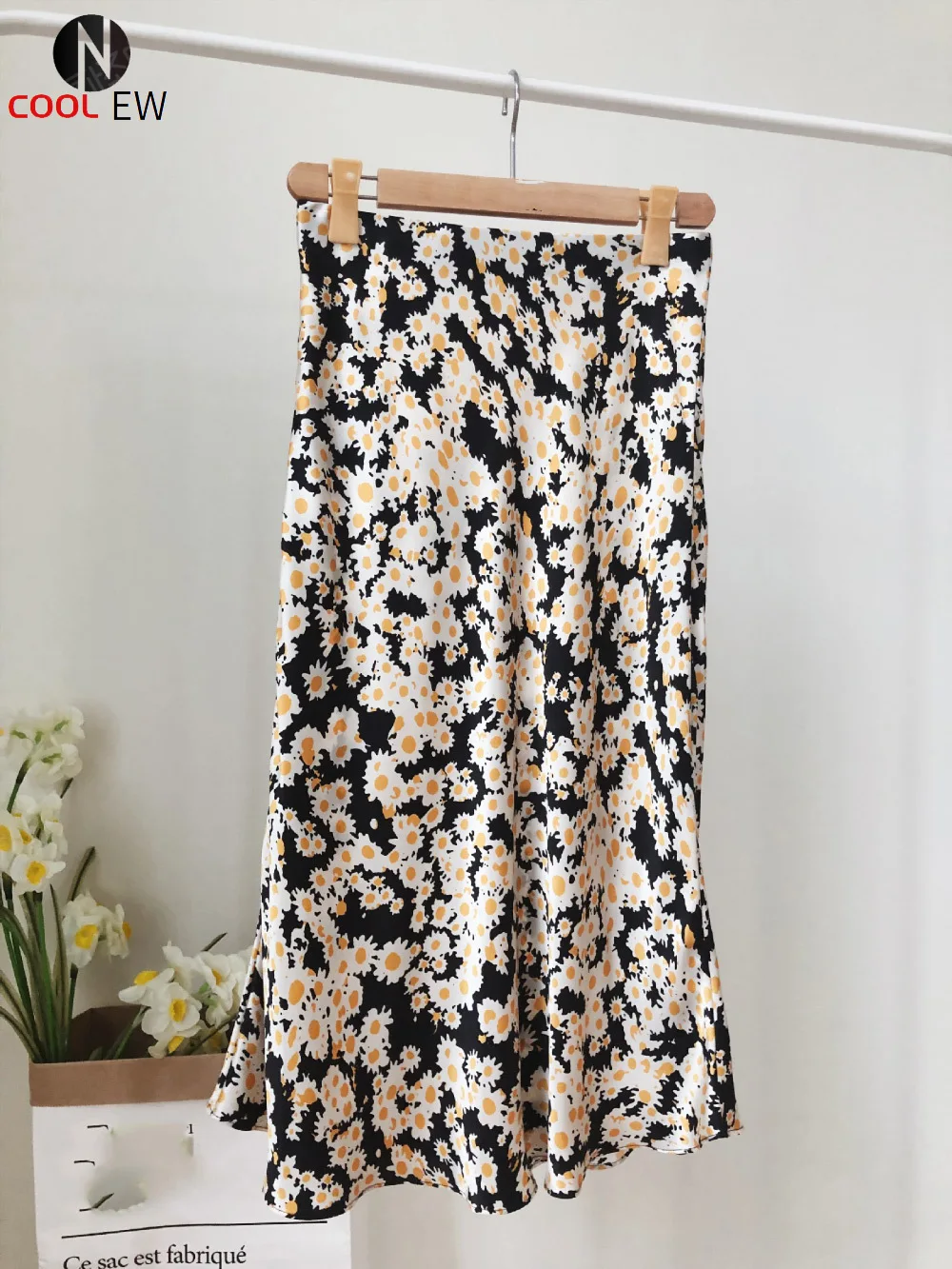 

Top Version Silk Stain Daisy Floral Print Mermaid Skirt With Elastic Waist Detail - Elfbop Women/Ladies Top Skirt