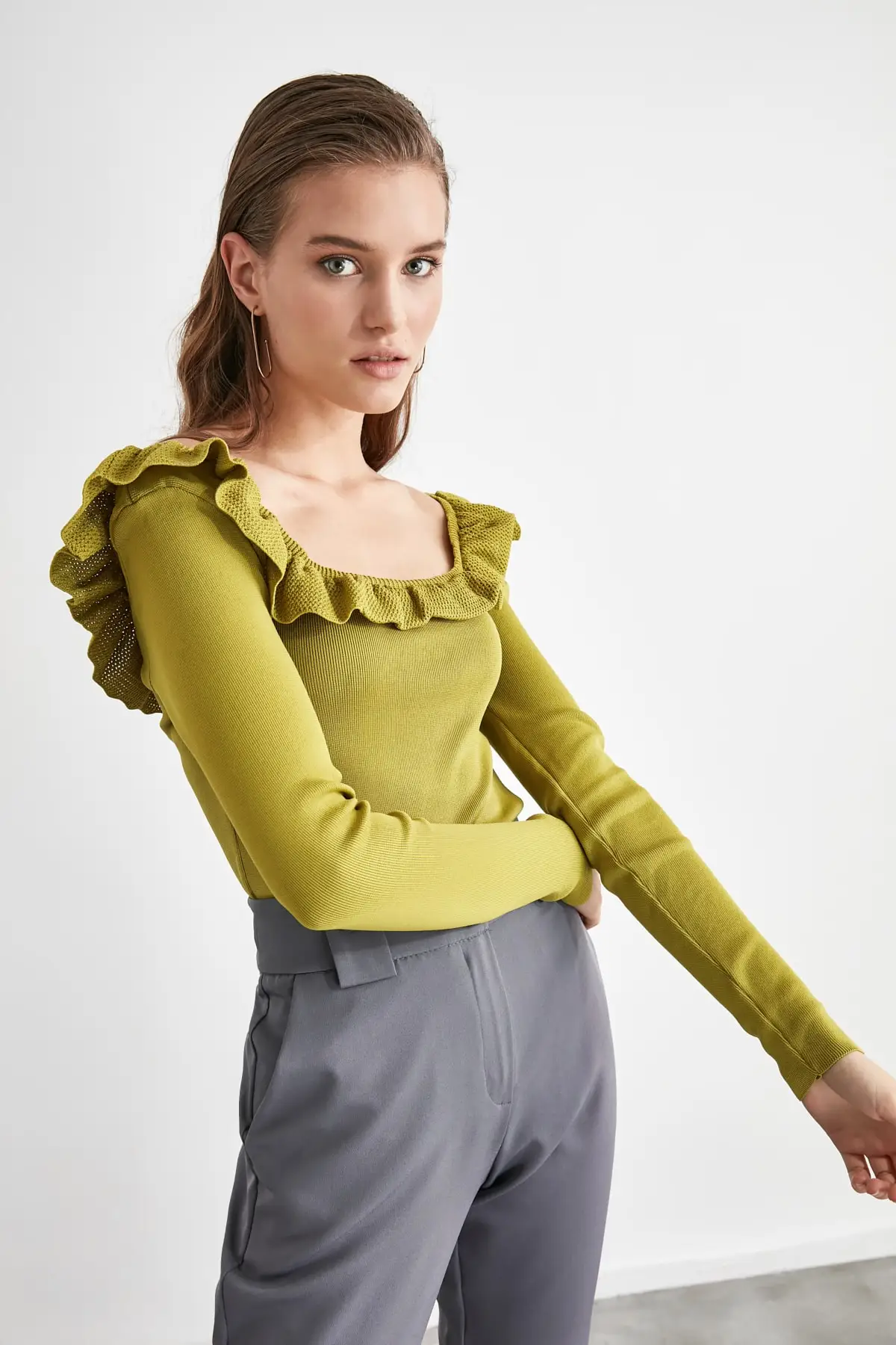 

Trendyol Collar Frilly Knitwear Sweater TWOAW21KZ2487