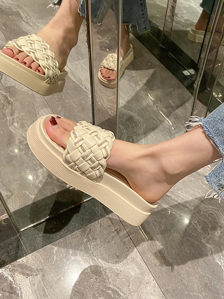 

Beach Shoes Slippers Casual Platform Glitter Slides Slipers Women Increased Internal Med Sabot Luxury Soft Jelly 2021 Flat PU Ru