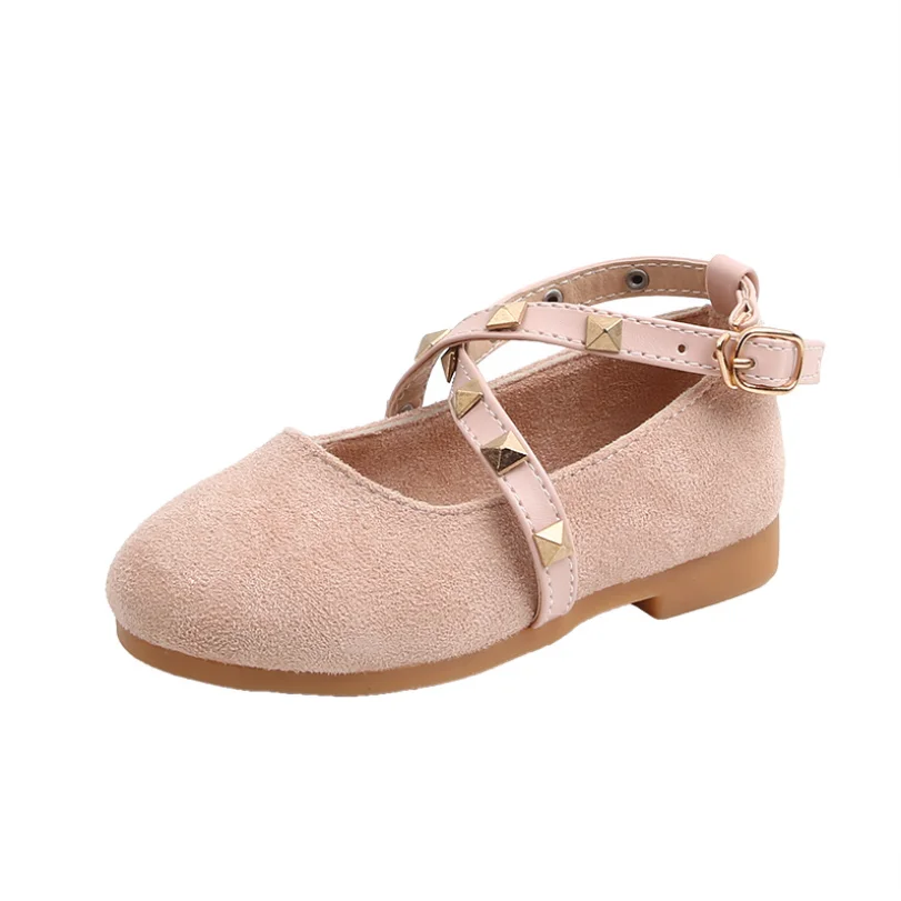 Замшевые туфли для девочек с перекрестными ремешками Детская обувь заклепками