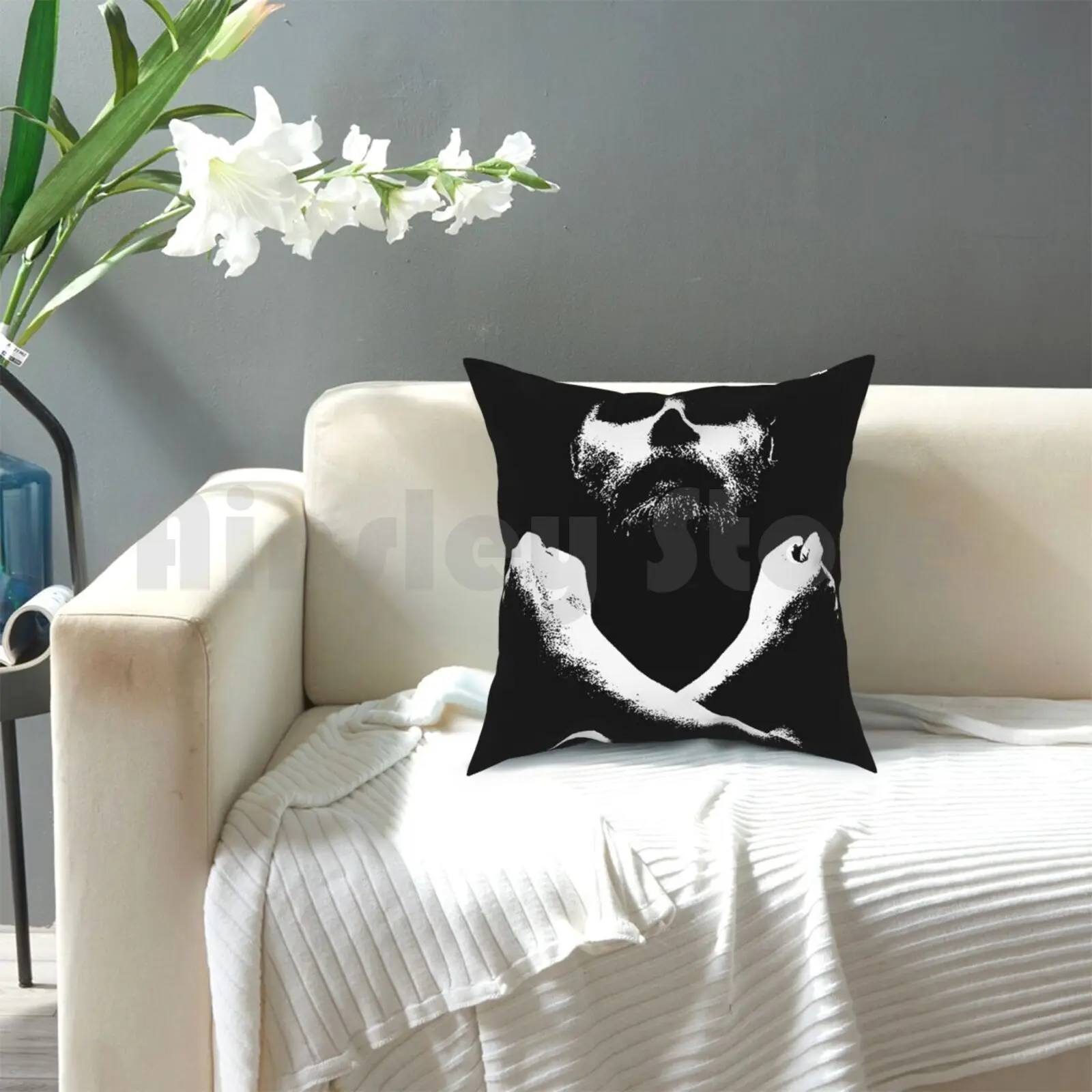 Подушка с рисунком в виде флага и паруса