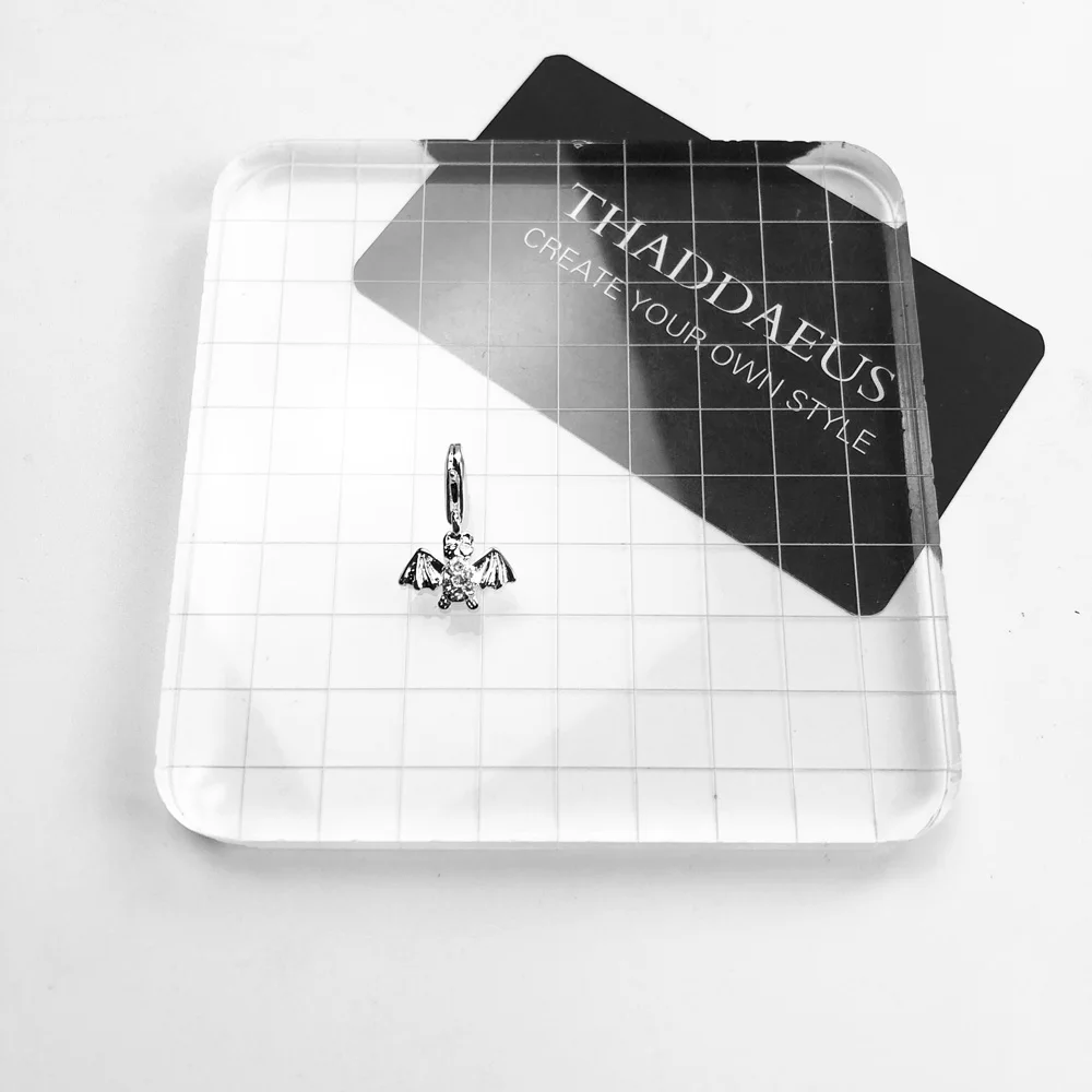 Горячая распродажа Новое поступление готический Хэллоуин Красный CZ вампир