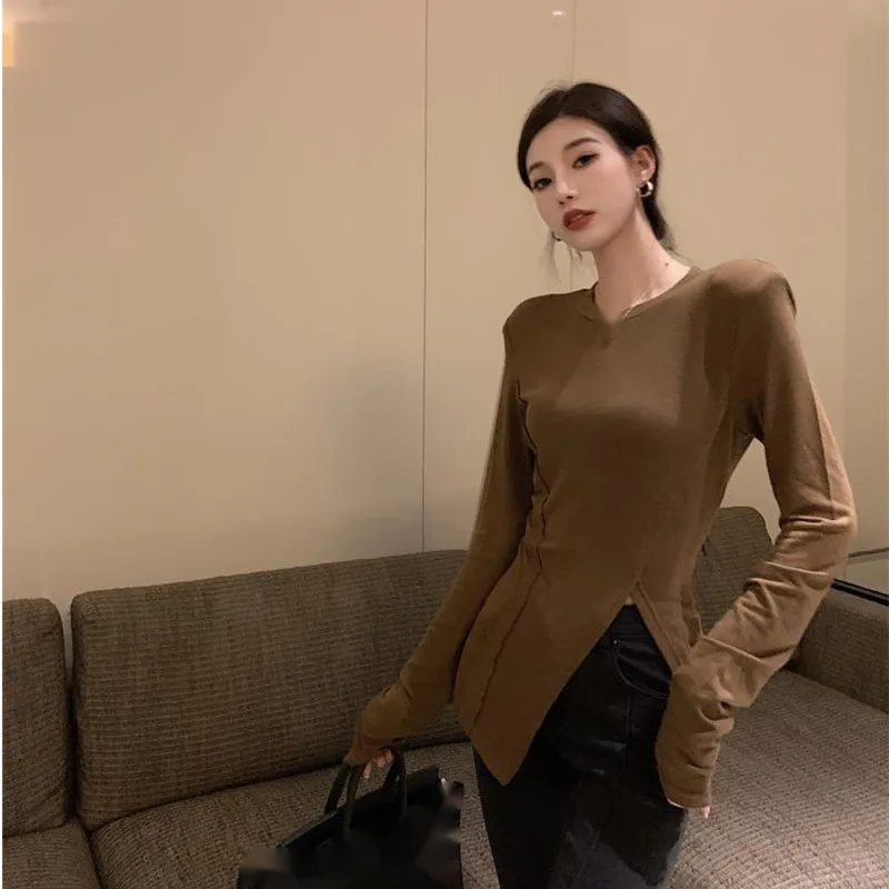 

Solid Color Women's Irregular Split Long-sleeved Shoulder Padded Western Style All-match Fashion Tight Base T-shirt Z23E