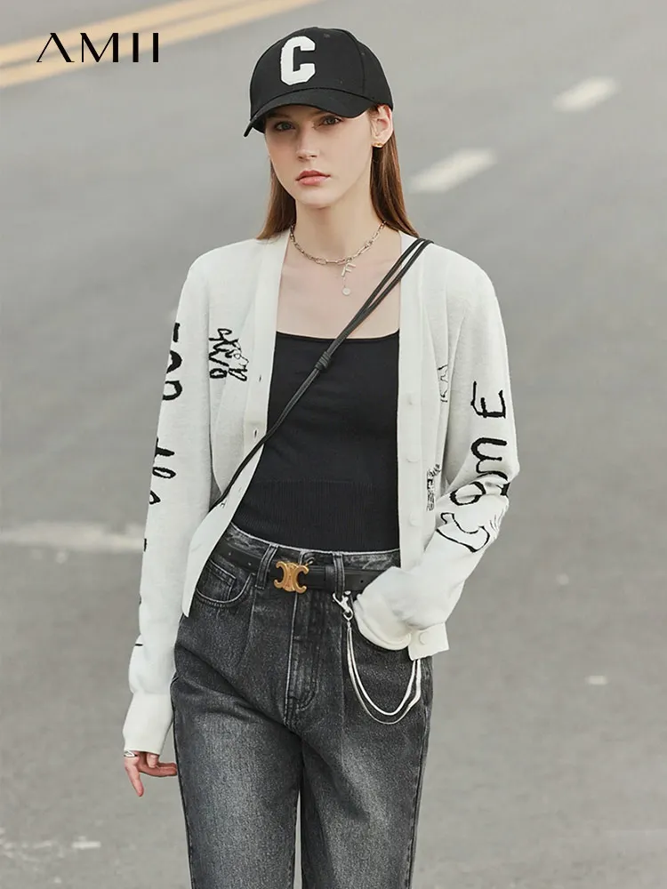 

Весенний минималистский кардиган Amii для женщин, модный вязаный свитер с V-образным вырезом, винтажные свитера с вышивкой буквами, женские топы 12240155