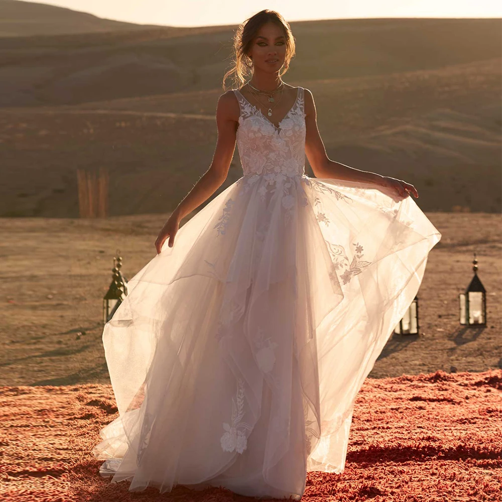 

Sexy Boho Wedding Dress A-Line V-Neck Tulle Sleeveless Zipper Back Appliques Sweep Train Bridal Gowns 2021 Vestido De Noiva