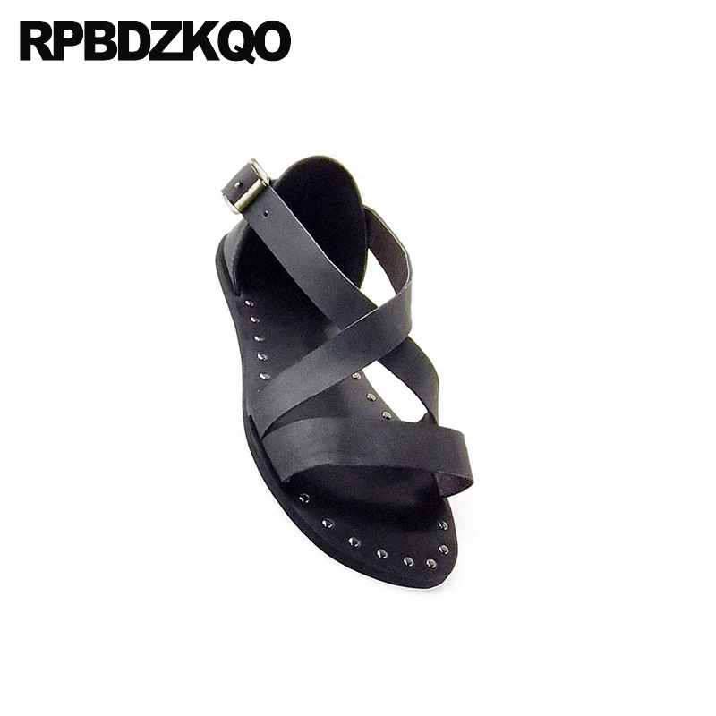 Туфли мужские в итальянском стиле плоская подошва с заклепками модные