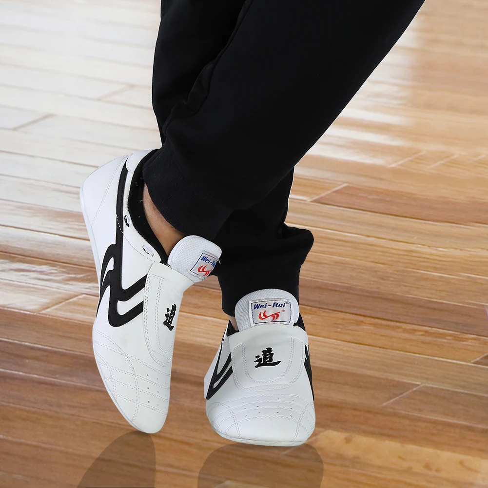Спортивная обувь для тхэквондо занятий спортом боксом кунг-фу таичи легкая
