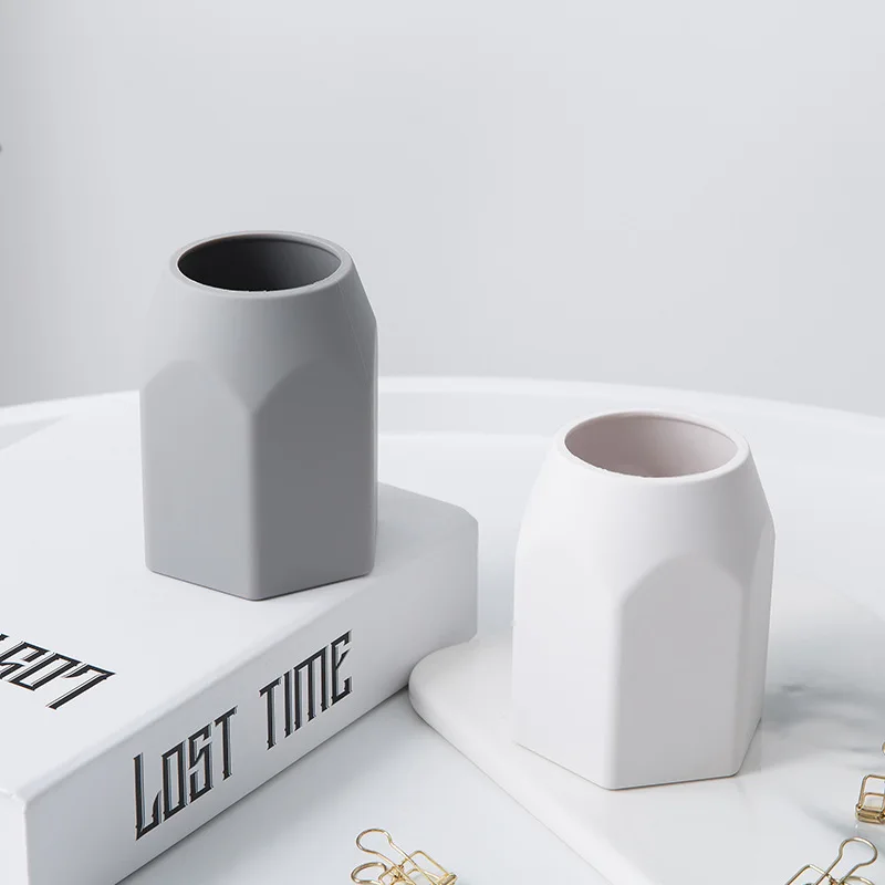 

Simple Desktop Storage Pen Holder, Fashionable Women's Table Corner Decoration, Office Supplies, Silicone Soft Decompression
