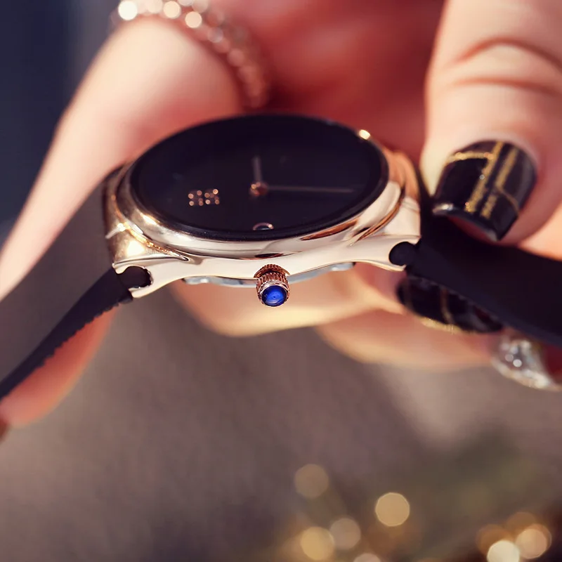 

Watch Women Fashion Luxury Quartz Wristwatches Ladies Classic Waterproof Wrist Clock Calendar Simple Couples Watches Women Men