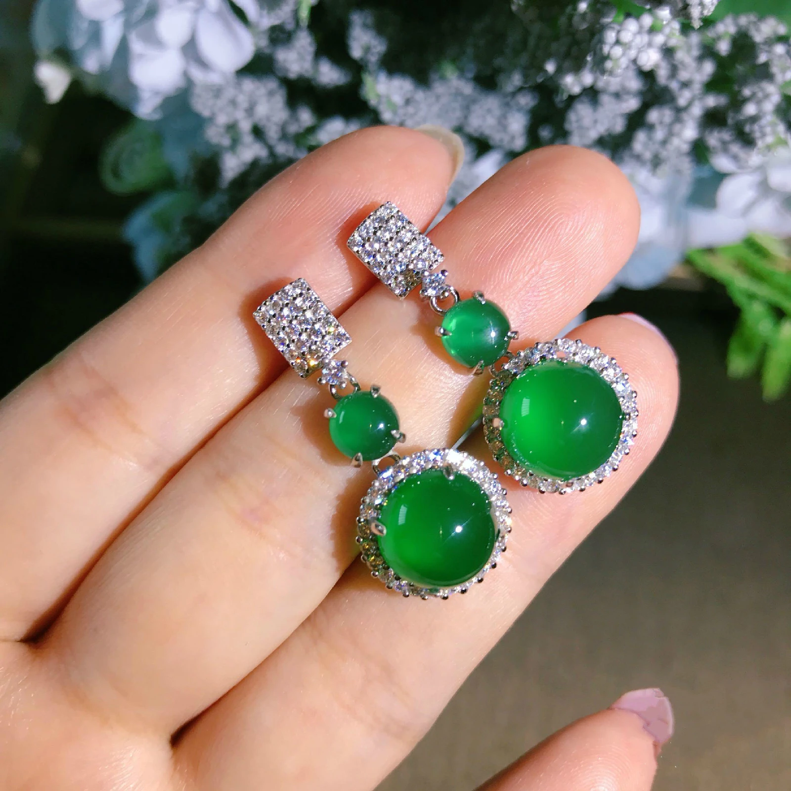 

Natural green chalcedony earrings Chinese retro translucent full of diamonds sparkling charm women's brand silver jewelry