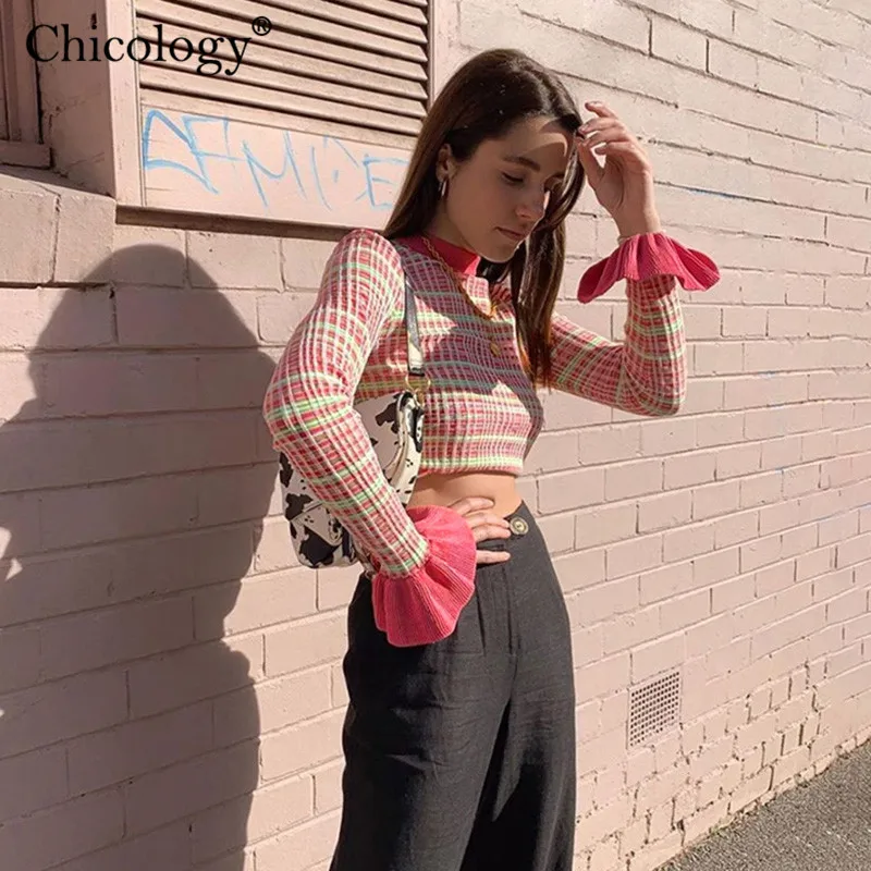 Женская укороченная футболка Chicology розовая клетчатая с длинным рукавом в стиле