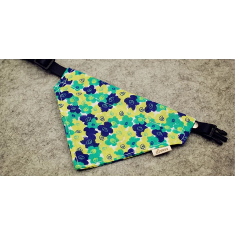 

Green Floral Pet Cats and Dogs Triangle Saliva Collar Bib Big Dog Satsuma Pet Accessories