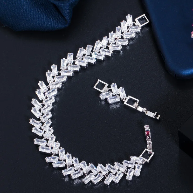 

Women's Korean Popular Hand Jewelry with High-grade Zircon Simple Plated 18K Platinum Bracelet