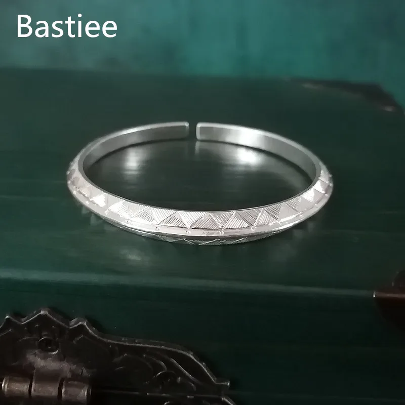 Bastiee 999        Hmong