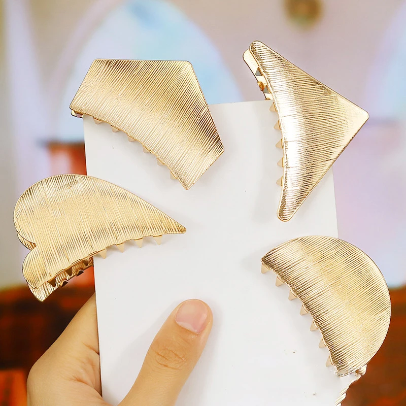 

2021 Simple Hair Clips Metal Hair Claw Retro Fashion Decor Hair Clip Leopard Acetate Plate Grab Clip For Women Girl Hairpin Hair