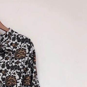 

2020 Autumn and Winter New Lantern Sleeve Bow Tie Women's Shirt