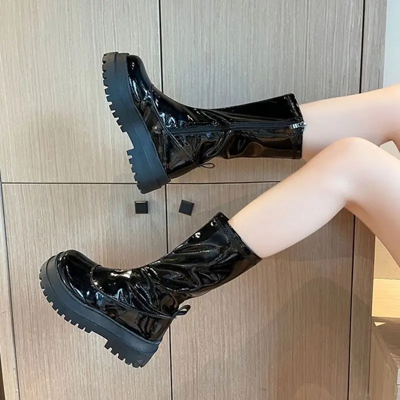 Брендовые дизайнерские ботинки из лакированной кожи утепленные Ботинки Челси