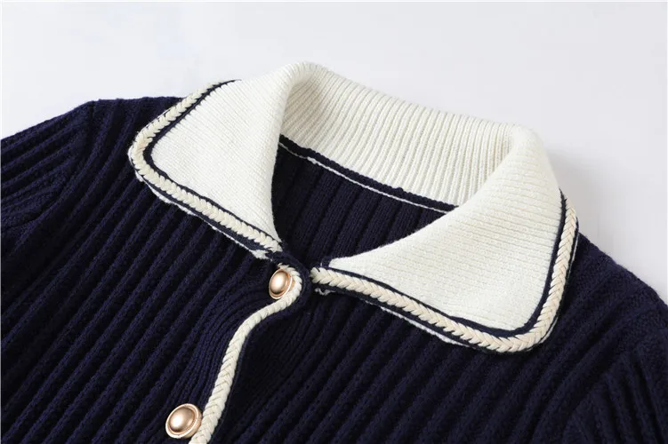 Женский свободный кардиган темно-синего цвета однобортный свитер с отложным