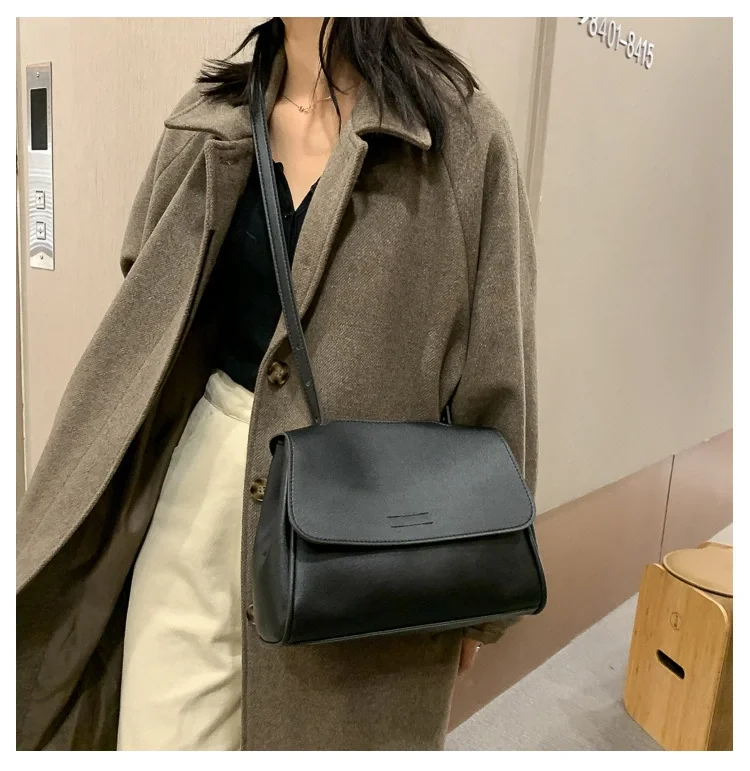 

Casual lady large capacity bag female 2021 autumn winter new tide fashion network red retro texture one-shoulder cross-body bag