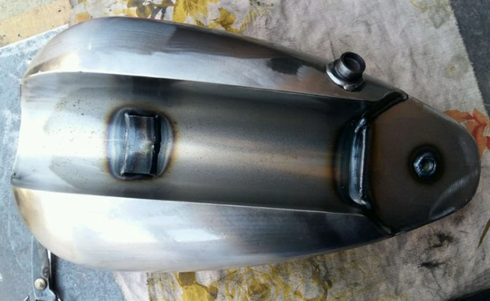

7L 100% Handmade Motorcycle Gas Fuel Tank For Yamaha SR400 Modified With Cap Container Motorbike Motor Can Bunkers Capacity