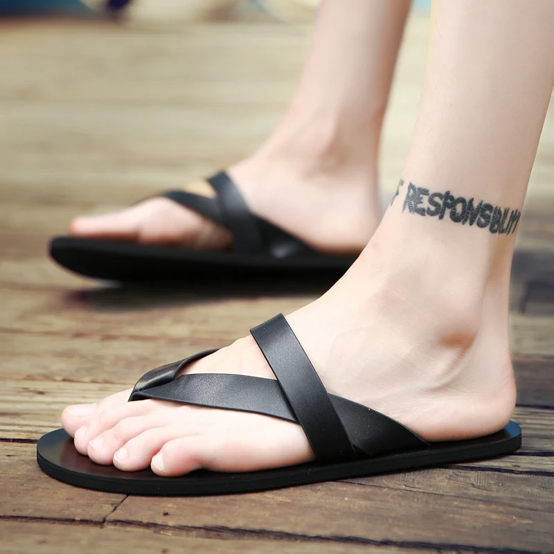 Модные пляжные мужские шлепанцы на плоской подошве Лаконичные кожаные летние