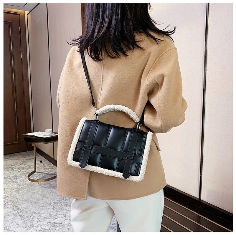 

Korean Version of Plush Handbags 2021 New Fashion Plush Ladies Messenger Bag High Quality Net Red Portable Small Square Bag