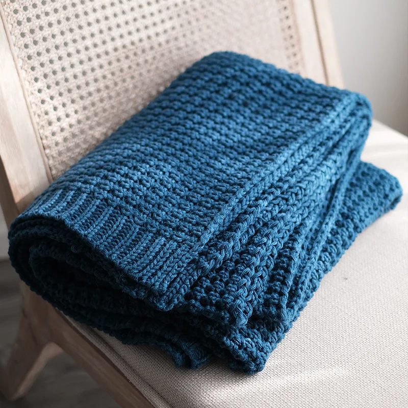 Вязаное одеяло в скандинавском стиле дорожное серого цвета хаки для дивана