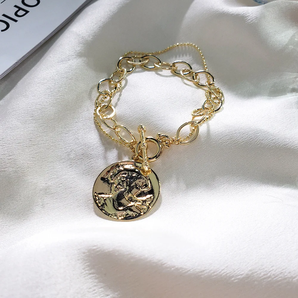 

2020 New Korean Vintage Gold Portrait Rose Bracelets For Women With Natural Pearl Chain Bracelets Fashion Jewelry Accessory