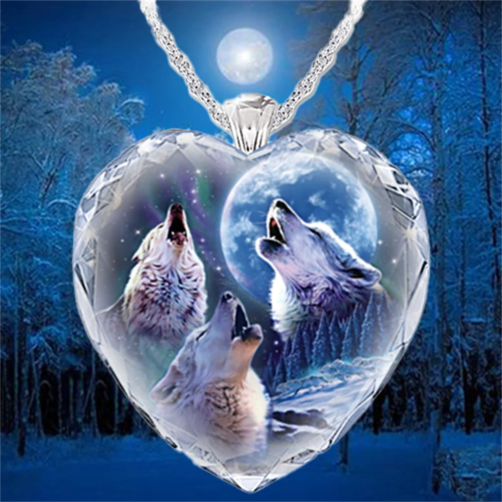 

Fashion Heart Wolf Howling Crystal Pendant Necklace Exquisite Heart Wolf Pendant Courage Jewelry Personalized Party Jewelry Gift