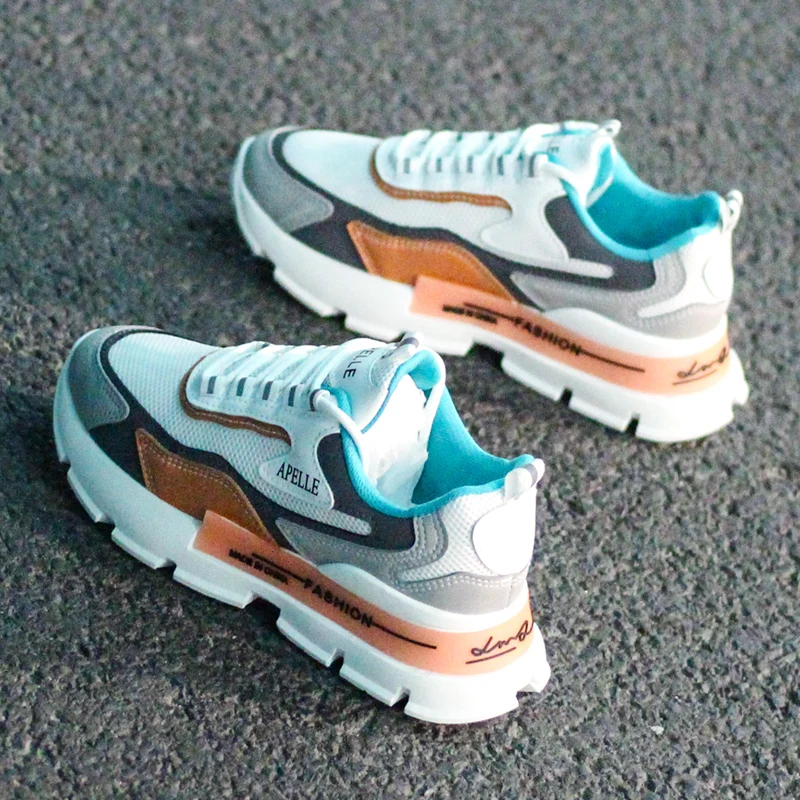 Женские кожаные кроссовки на массивной подошве Белые Повседневные в стиле