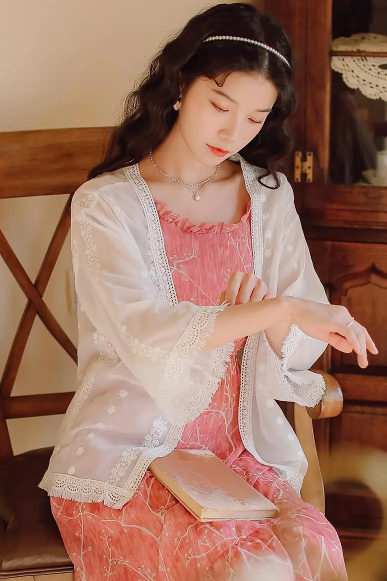 

COIGARSAM Three Quarter Sleeve Shirt Womens tops Embroidery Women shirts White 1883