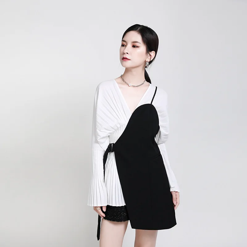 

Retro Women Loose Fit Black Irrgular Bandage Stitch Vest New V-collar Sleeveless Fashion Tide Spring Autumn 2021 Vintage Tops