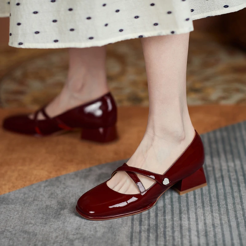 

Корова Лакированная кожа туфли на высоком тонком каблуке, женская обувь на среднем каблуке Стразы Украшения хорошеньких девушек для свидан...