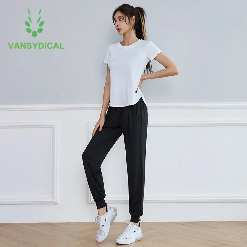 2021 новые кроссовки спортивный костюм для женщин тренажерный зал набор одежды