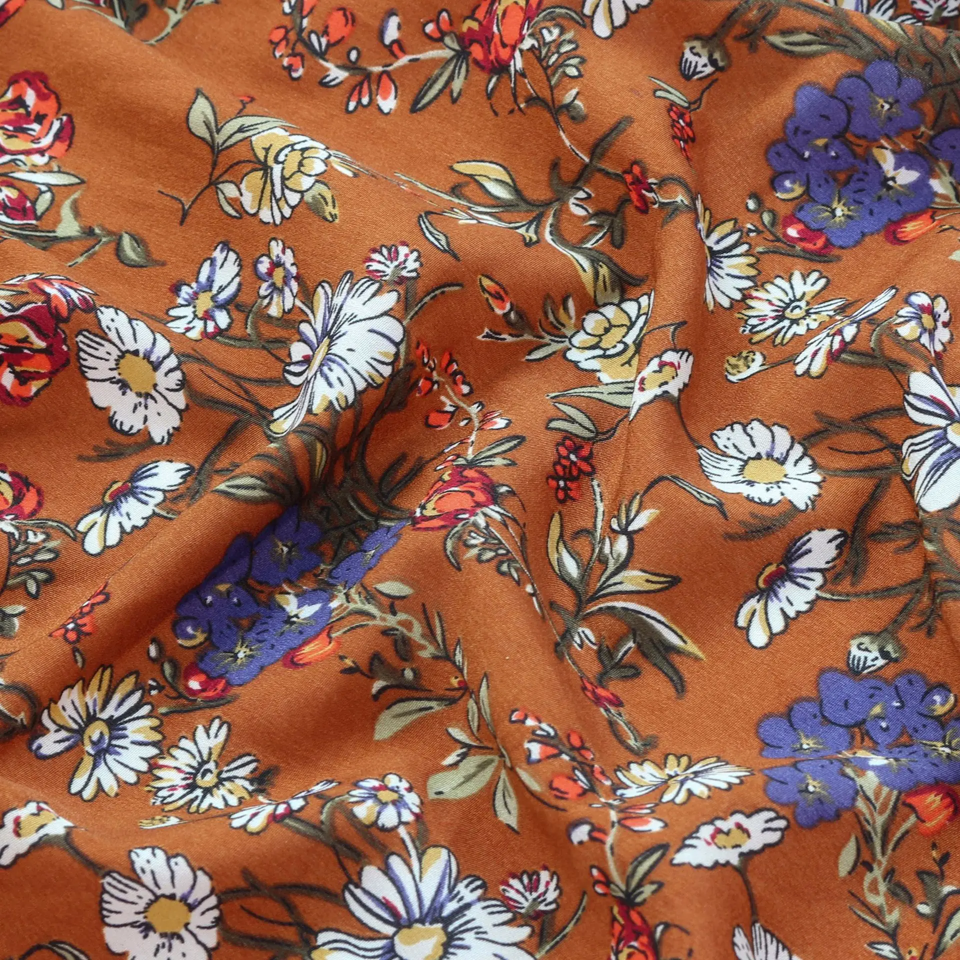 Женское платье в этническом богемном стиле с цветочным принтом длинное