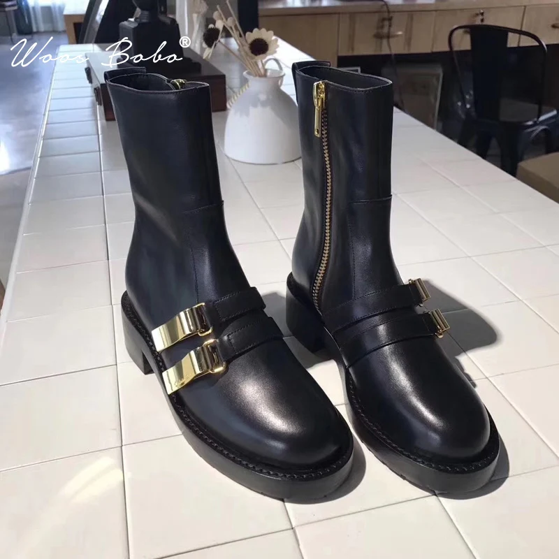 Женские сапоги средней длины с боковой молнией черные двумя металлическими