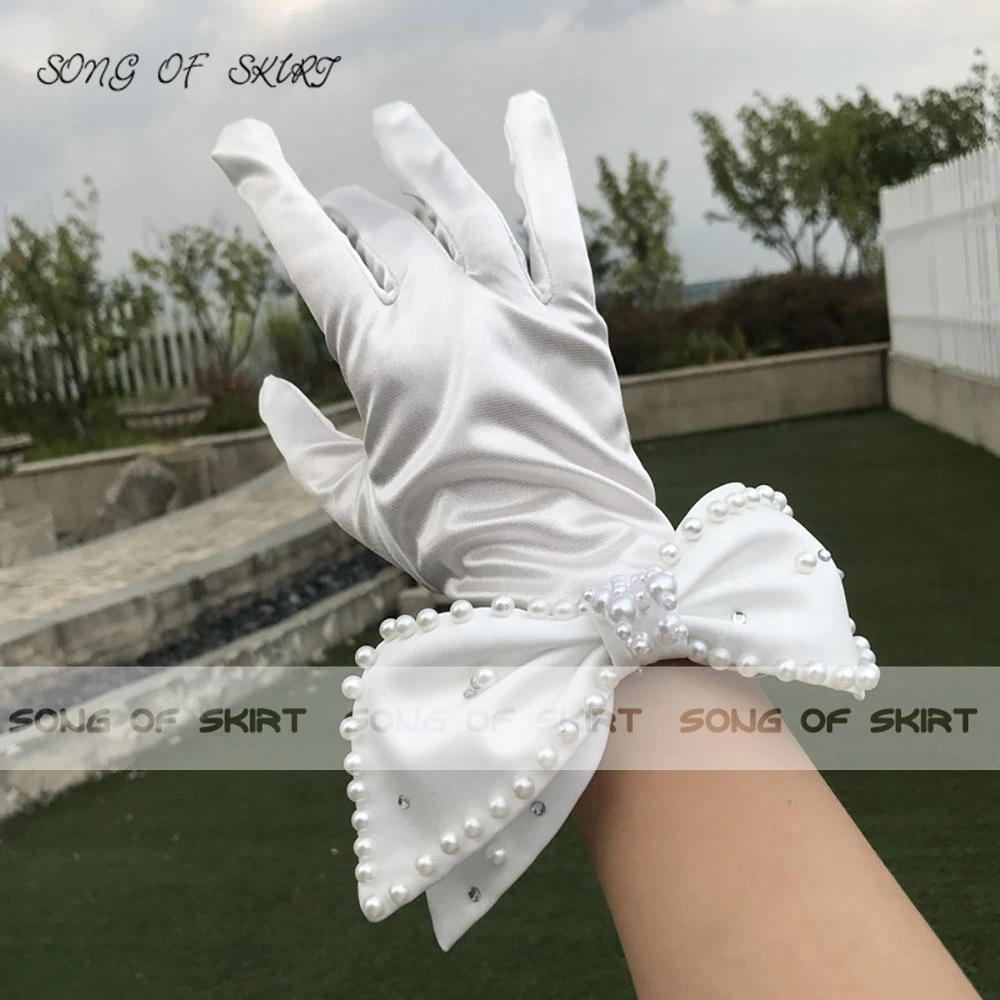 

Женские атласные перчатки, длинные свадебные перчатки с бантом и жемчугом, Украшенные бусинами, белого цвета, на запястье, для дня рождения