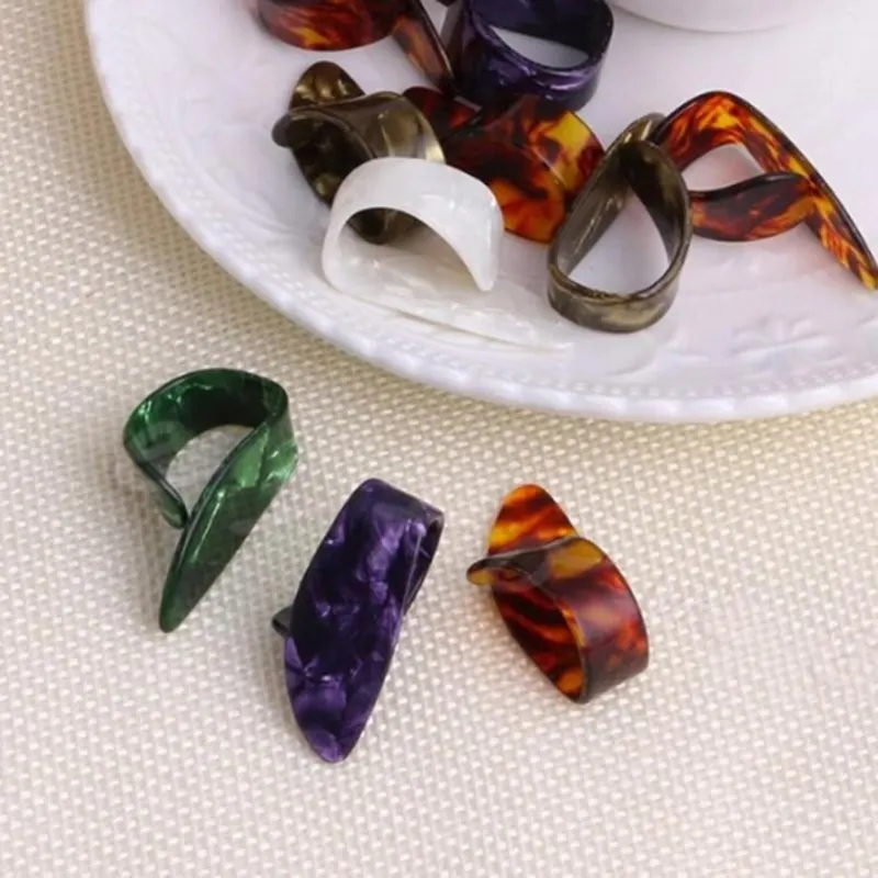 4 teilesatz daumen finger gitarre picks gitarre plektren mantel für akustische elektrische bass gitarre zufällige farbe großhandel fre