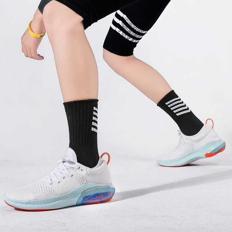 Мужские повседневные кроссовки черные удобные для тенниса новинка 2020 |